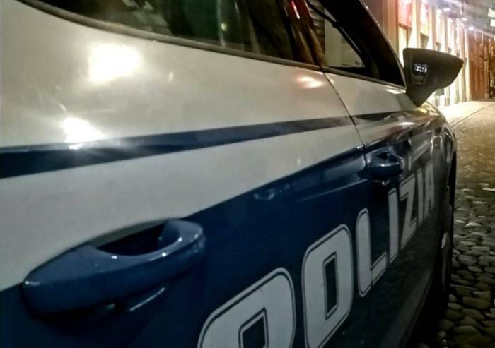Modena, spacca a bottigliate vetrina di via Taglio: denunciato straniero