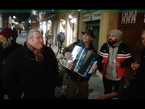 Fabio Braglia, le congratulazioni di Tomei e il brindisi con fisarmonica in via Gallucci