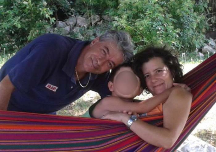 Omicidio a Brescia: donna uccide marito a coltellate davanti al figlio