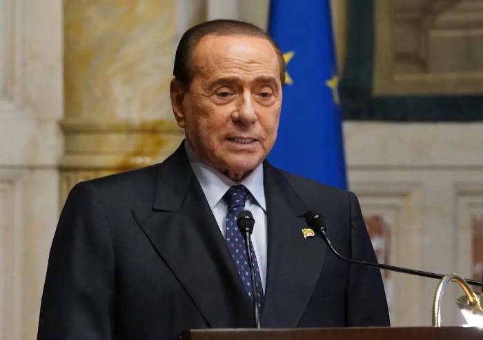 Berlusconi: 'Giudico molto negativamente il comportamento del signor Zelensky'