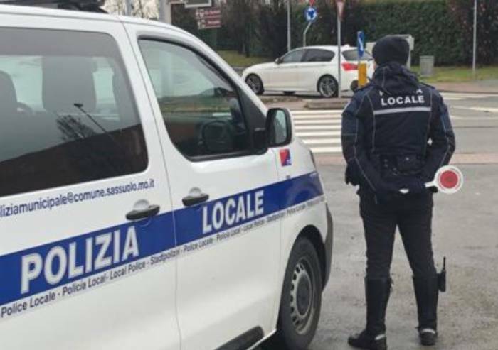 Sassuolo, 4 agenti di polizia locale indagati per tortura
