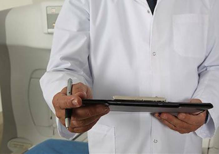 Blitz dei Nas in studi di medici e pediatri a Parma e a Reggio