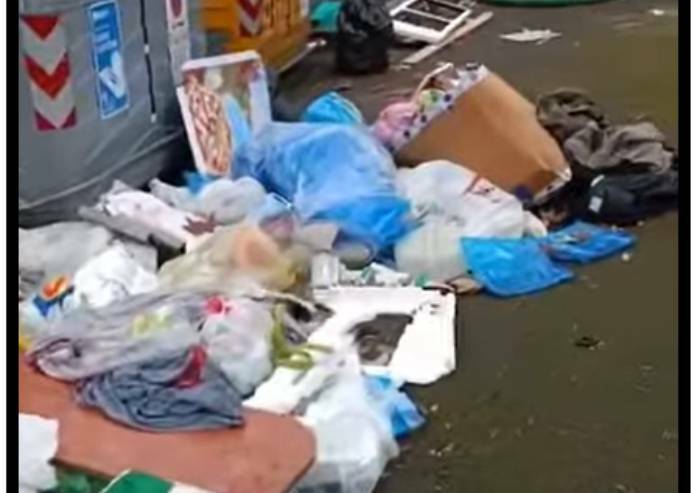 Degrado e rifiuti: video della catasta di immondizia in via Cerretti