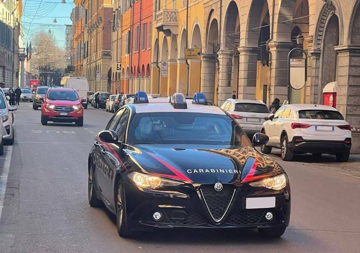 Furti in negozi del centro: un fermo e una denuncia a Modena