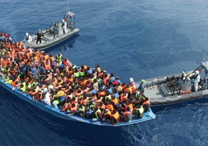 Sbarchi immigrati: 705 arrivati nella notte, 20 salvati da naufragio