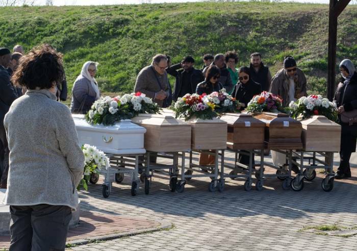 A Bologna i funerali di sette vittime del naufragio di Cutro