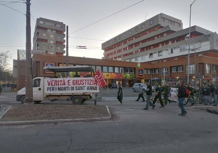 Modena, sfilano in 400: musica e corteo pacifico in una città blindata