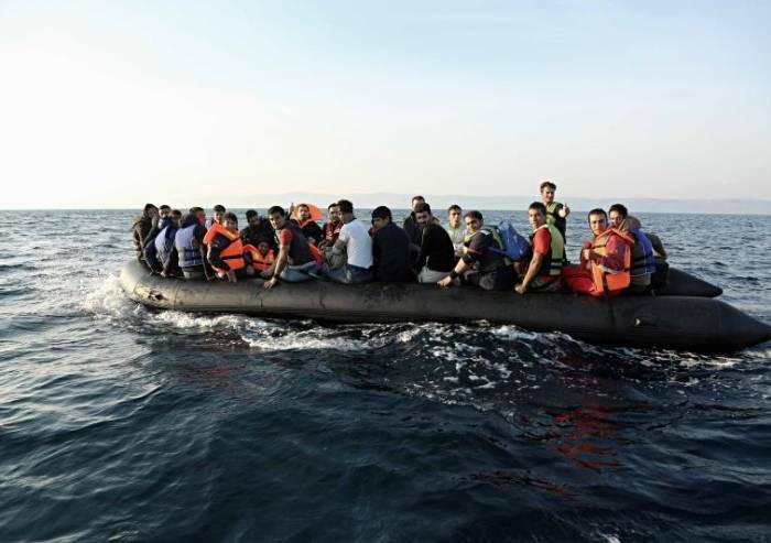 Migranti, decine di morti annegati al largo della Libia
