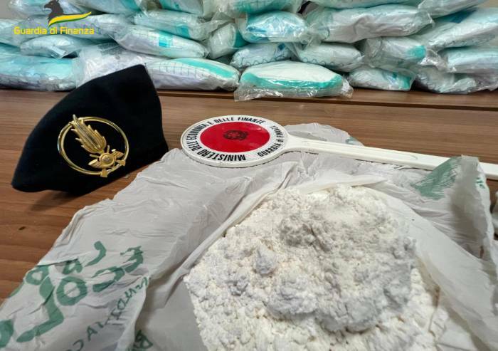 Casalecchio, 44 chili di cocaina nascosti nel camion: valore 3 milioni