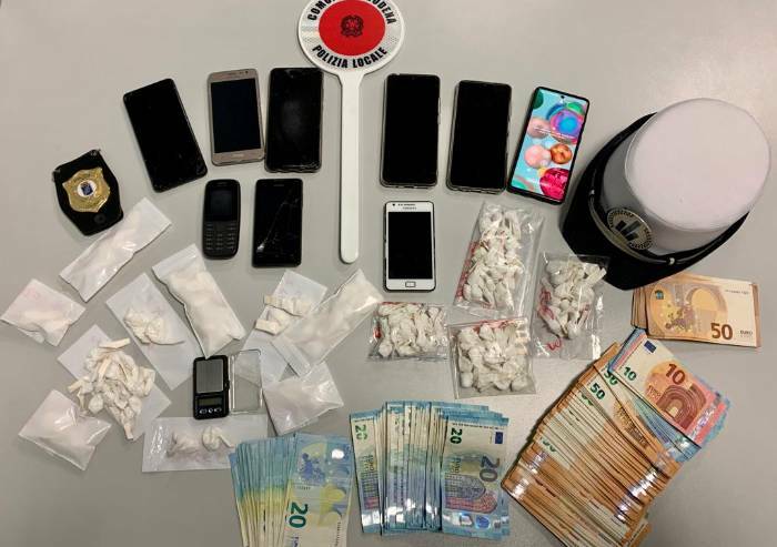In casa droga per 20.000 euro: arrestato al Villaggio Giardino