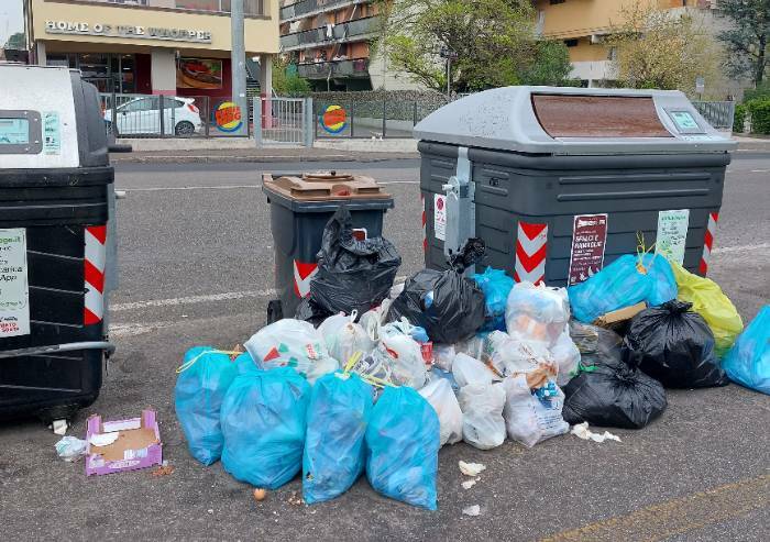 Caos rifiuti, a Modena situazione fuori controllo