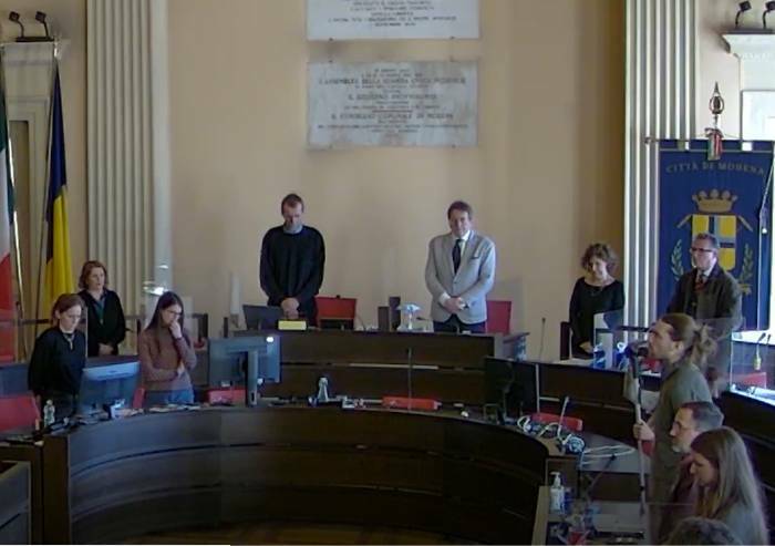 Modena, omicidio Novi Sad: minuto di silenzio in Consiglio per la vittima