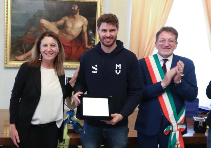 Modena, i campioni del Valsa group in municipio con la Coppa Cev