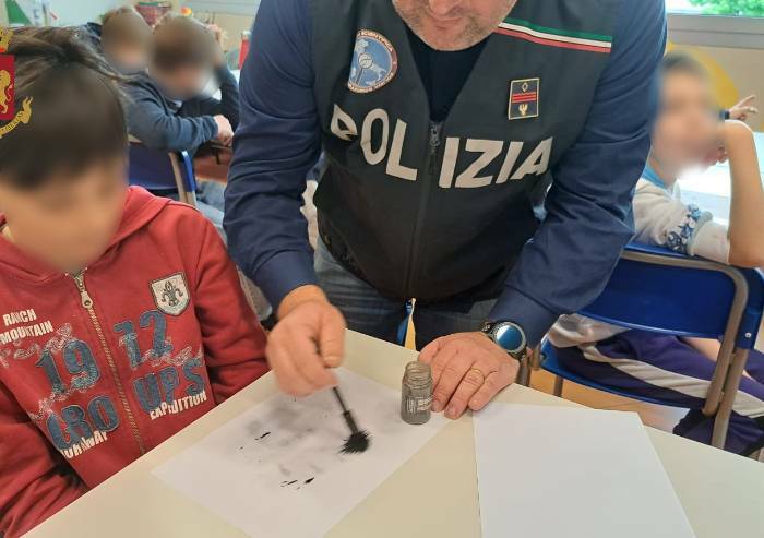 Carpi: alunni investigatori per un giorno con la Polizia scientifica