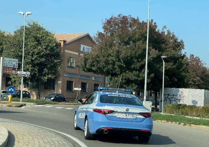 Modena, rapina negozio e spinge commessa: arrestato 29enne straniero