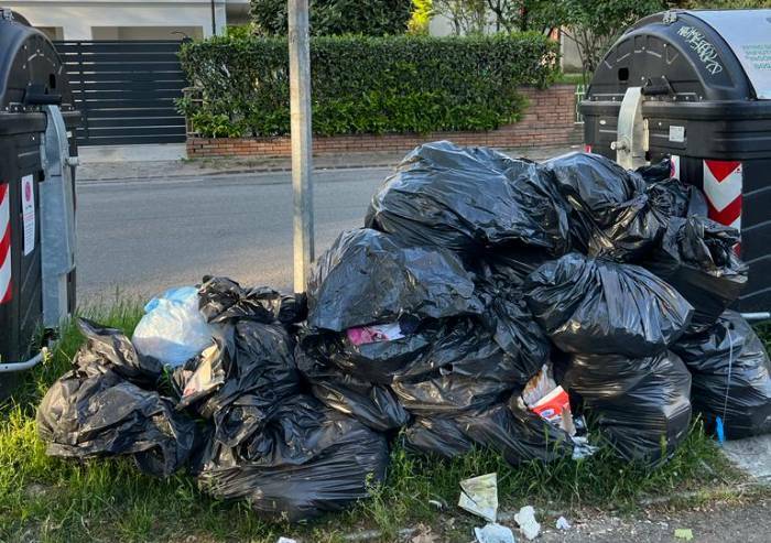 Modena, Hera e rifiuti: così è (se vi pare). L'Assemblea degli slogan