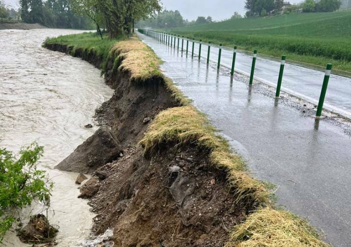 Castelvetro, smottamento sul Guerro: ciclopedonale chiusa