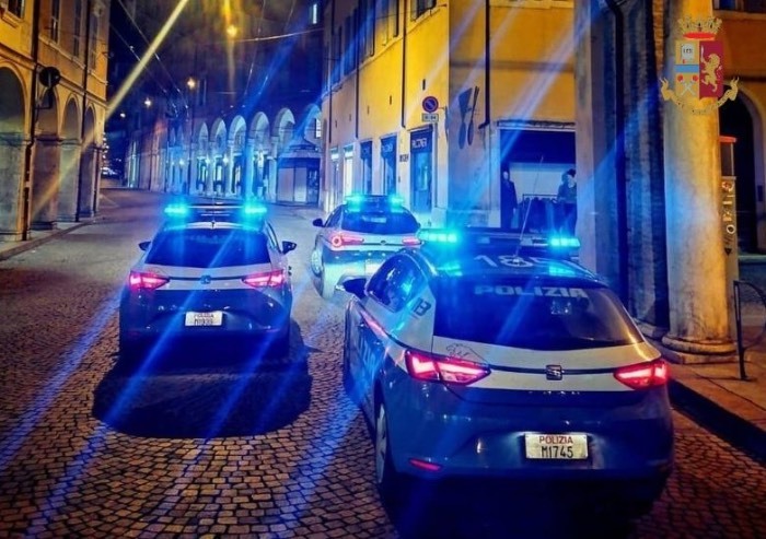 Modena, rapina di un monopattino: arrestato straniero