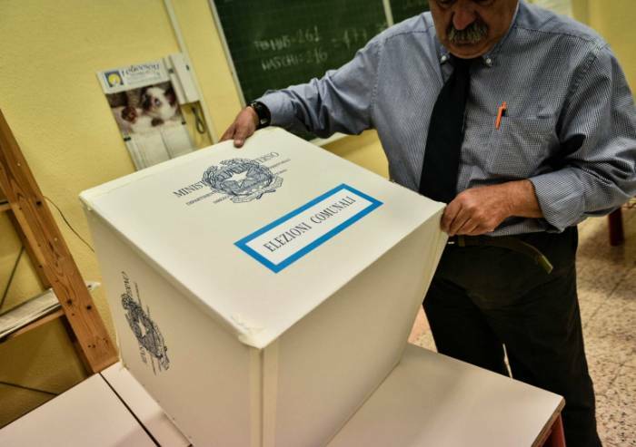 Elezioni, nei 4 comuni modenesi alle 23 affluenza in calo di 10 punti