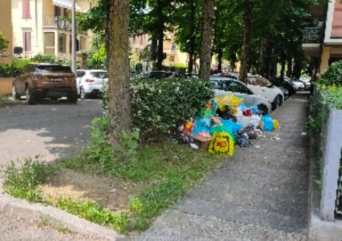 Emergenza rifiuti a Modena, tante segnalazioni poche risposte