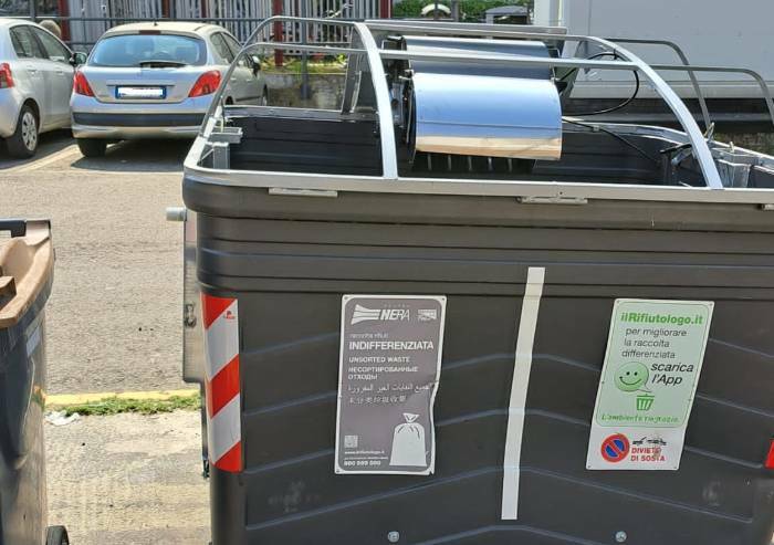 Caos rifiuti a Modena: cassonetti divelti in via Stuffler