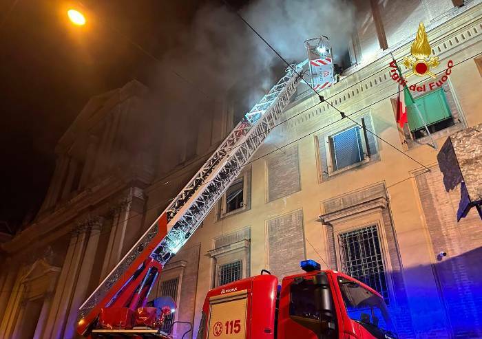 Principio di incendio in tribunale a Modena, i Vigili del Fuoco evitano il peggio
