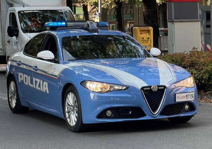 Ordigno esplosivo rudimentale sul passaggio a livello della ferrovia