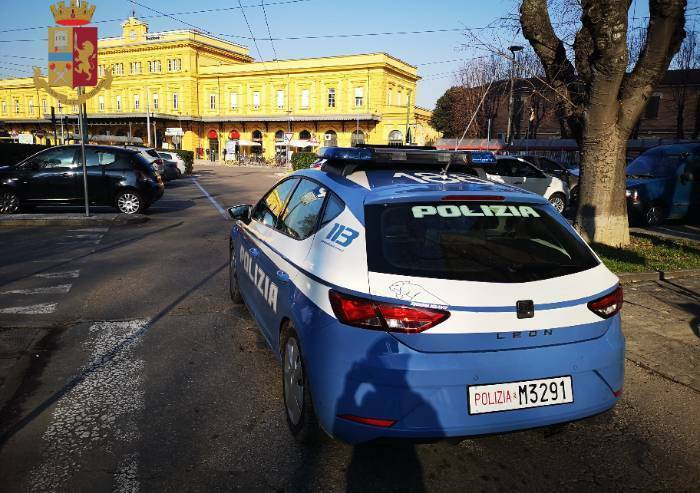 Minore fugge di casa con un amico, la Polizia la rintraccia in stazione
