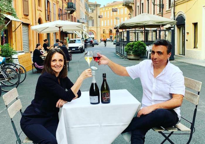 Modena, Calle di Luca si mangia in tutti i locali allo stesso tavolo