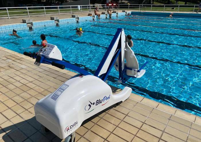 Vignola, installato un sollevatore per le vasche esterne della Piscina
