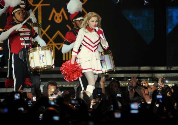 Madonna ricoverata per grave infezione batterica, tour rinviato