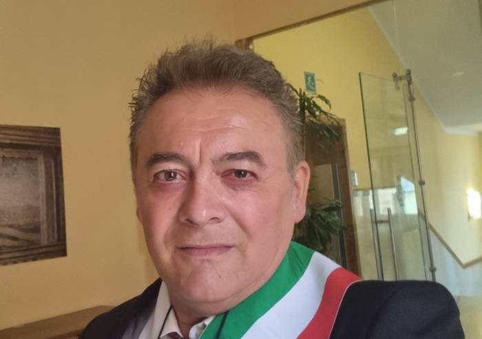 'Albero caduto piazza Repubblica, manutenzione a carico dei residenti'