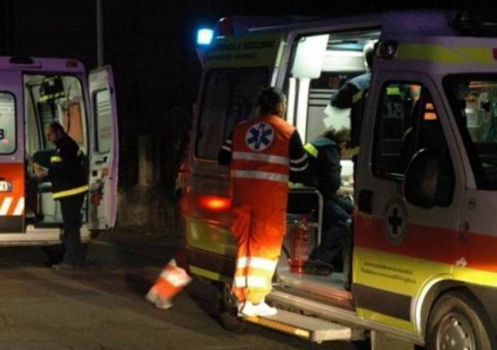 Auto esce di strada sulla Canaletto: 4 giovani feriti