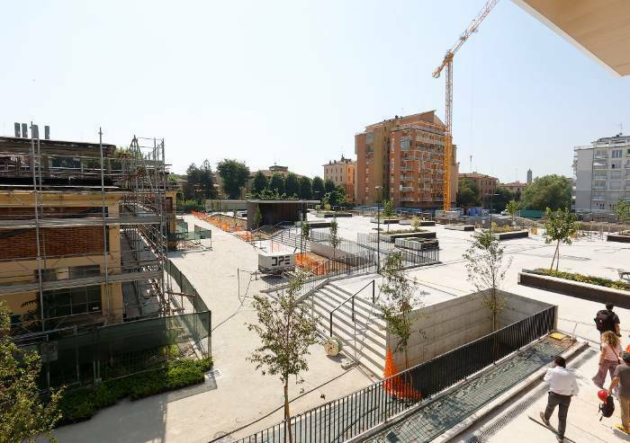 Nuovo supermercato Coop, piazza e parcheggio: avanzano i lavori all'ex Amcm