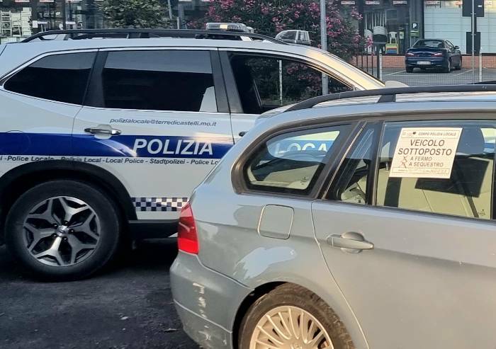 Senza patente, revisione e assicurazione: multa da 6000 euro