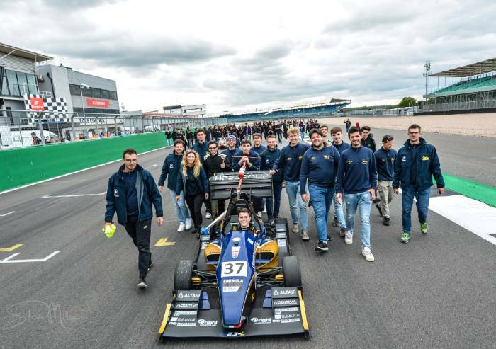 La squadra MORE Modena Racing vince la Formula Student a Silverstone