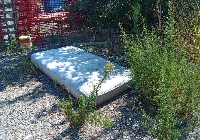 Modena, viale del Mercato: tra bivacchi e degrado