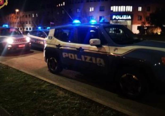 Modena, scippo in centro: tre ragazze lo bloccano. Arrestato albanese
