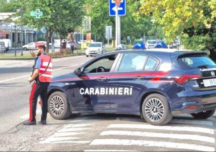 Armato di coltello rapina ragazzino del cellulare: arrestato 19enne