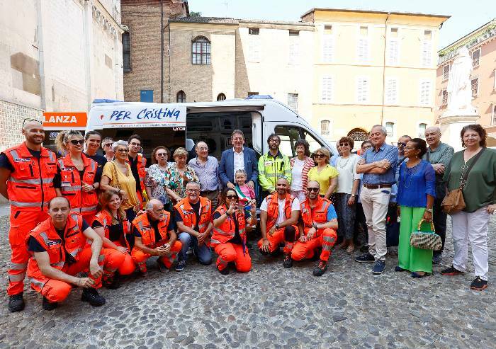 Una nuova ambulanza donata alla Croce Blu