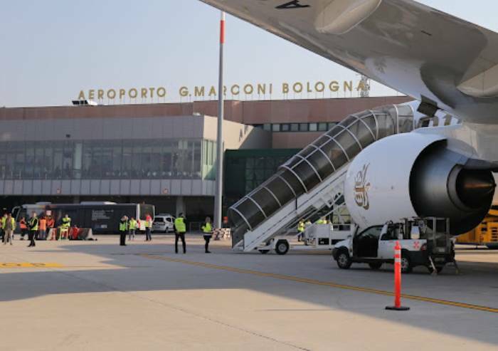 Tragedia all'aeroporto di Bologna, muore operaio 52enne