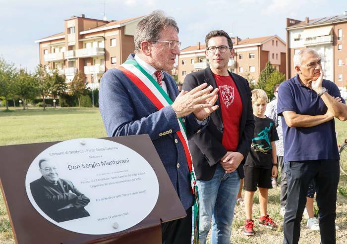 Modena, scoperta la targa in memoria di don Sergio Mantovani