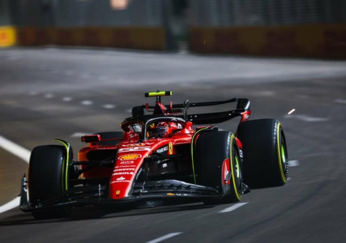 La Ferrari ora è targata Sainz: sua la pole a Singapore