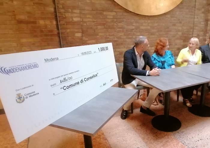 Modenamoremio consegna 1000 euro al Comune di Conselice