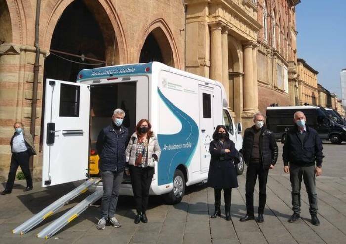 Assistenza ai migranti, a Modena l'Ausl ha speso 200mila euro: c'è anche il dietista