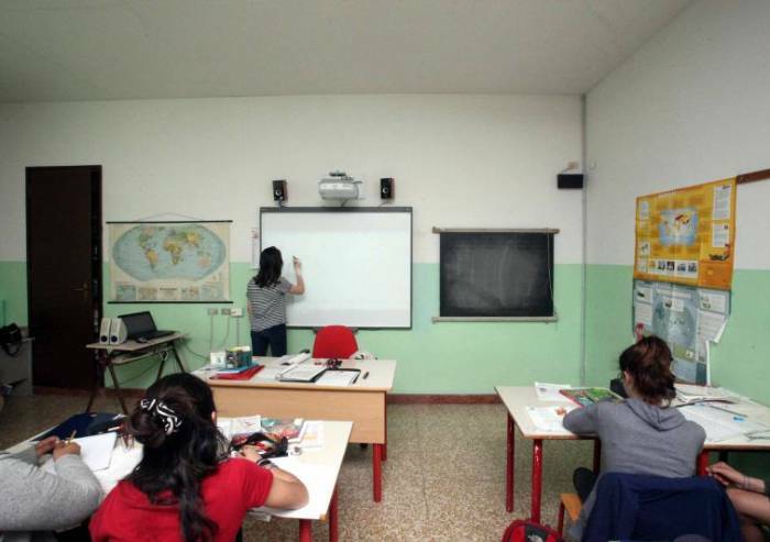 Divieto di condividere una torta a scuola: il caso al liceo Formiggini