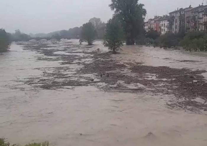 Piove a Parma e Piacenza: nodo idraulico già in crisi, frane diffuse e fiumi in piena