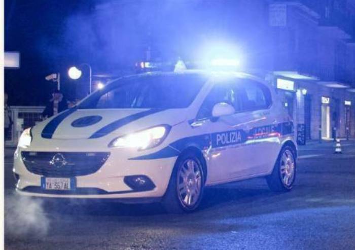 Modena: ubriaca alla guida si schianta contro la sede della Polizia Locale