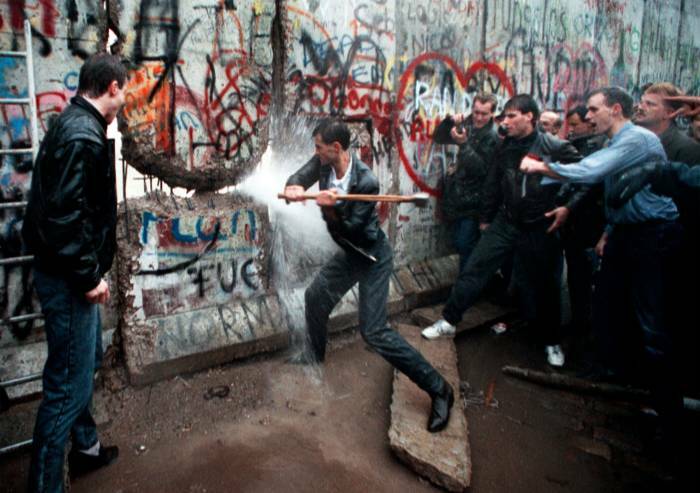 Crolla il muro di Berlino: era il 9 novembre 1989