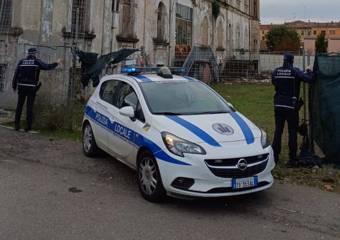 Modena, abusivi in un seminterrato: denunciati due uomini della Guinea